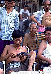 playing-cards-on-street