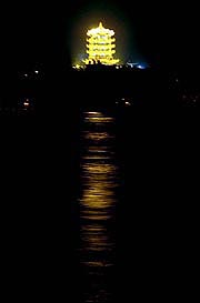wuhan-nigth-shrine