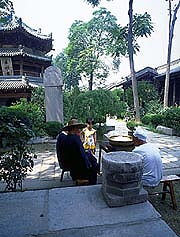 xian-monks-resting