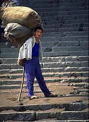 yangtze-men-with-pepper