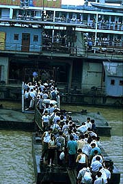 yangtze-waiting-get-in