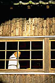 kamakura-monk-in-white