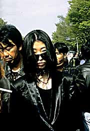 yoyogi-girl-in-black