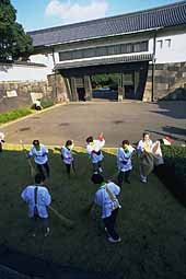 imperial-palace-obasan-with-brooms-3