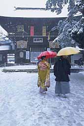 meiji-jingu-kimono-couple-2