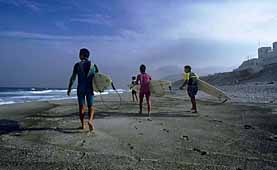 nijima-beach-surfers