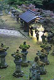 nikko-stone-lanterns-2