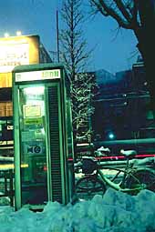 phone-booth-snow