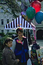 Selling baloons on street of Moscow